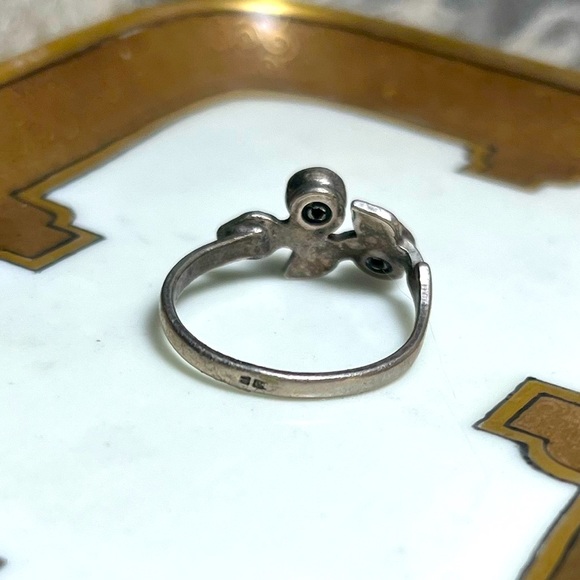 Vintage Sterling Red Coral .925 Silver Ring Native American Leaf Sz 6 - Picture 2 of 2